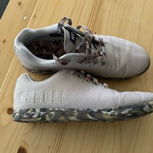 NOBULL KHAKI/CAMO TRAINERS SIZE 9.5 LU